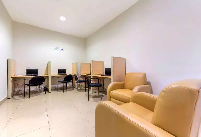 בית מלון כפרי Comfort Inn Monterrey Norte