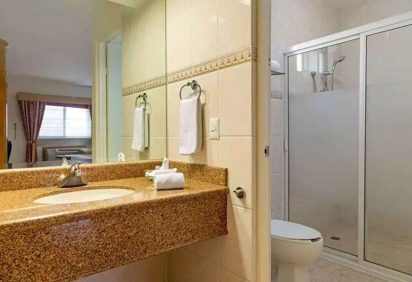 בית מלון כפרי Comfort Inn Monterrey Norte