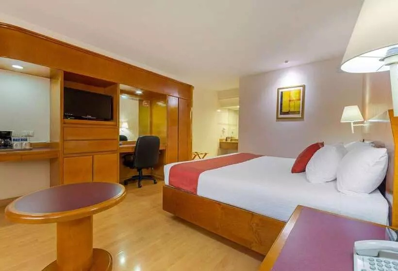 בית מלון כפרי Comfort Inn Monterrey Norte