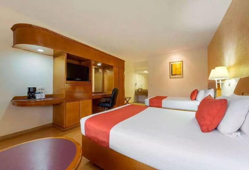 בית מלון כפרי Comfort Inn Monterrey Norte