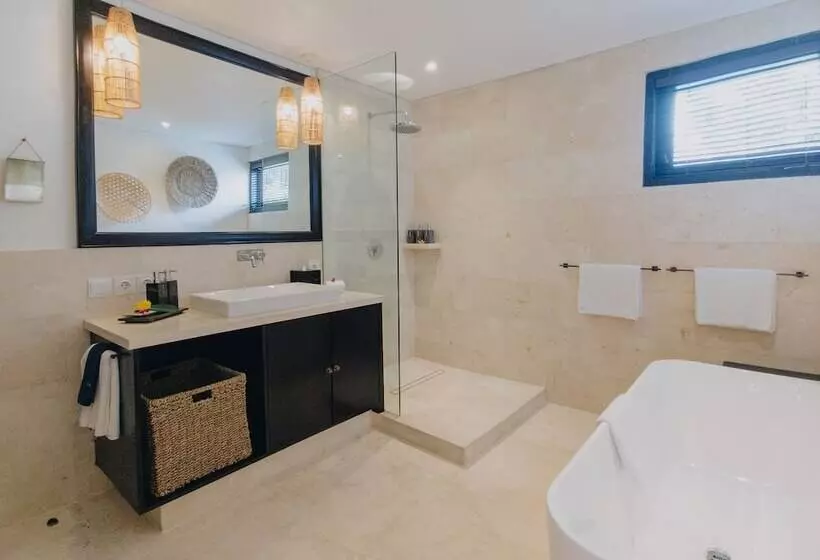 Szálloda Batu Karang Lembongan Resort & Spa