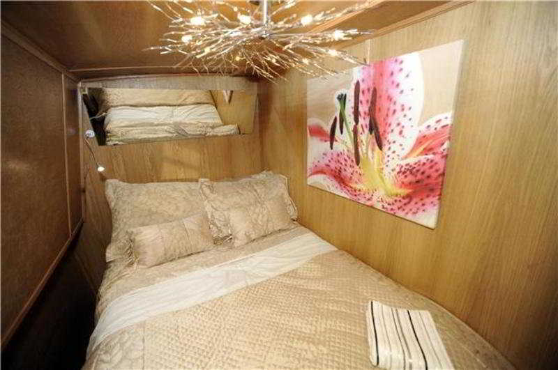 Hotel The Four Sisters Boatels Houseboats