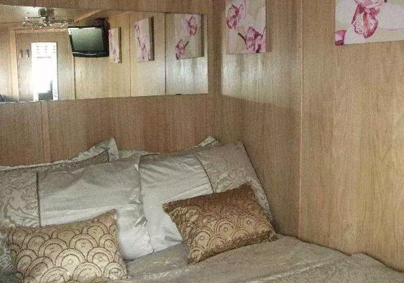 Hotel The Four Sisters Boatels   Houseboats