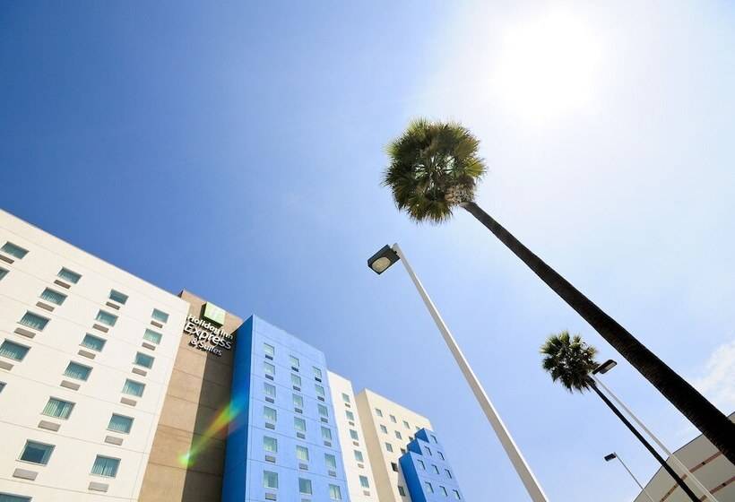 فندق Holiday Inn Express & Suites Toluca Zona Aeropuerto, An Ihg