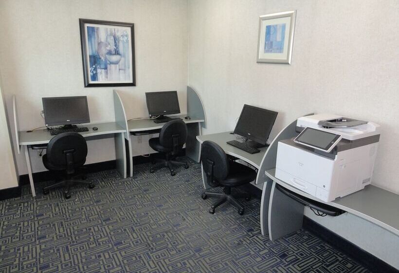 فندق Holiday Inn Express & Suites Toluca Zona Aeropuerto, An Ihg