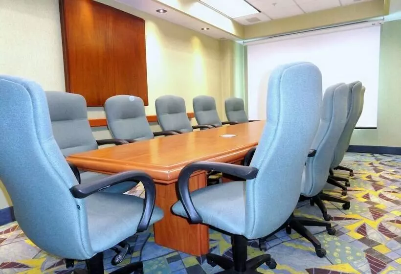 Hotel Holiday Inn Express & Suites Toluca Zona Aeropuerto, An Ihg