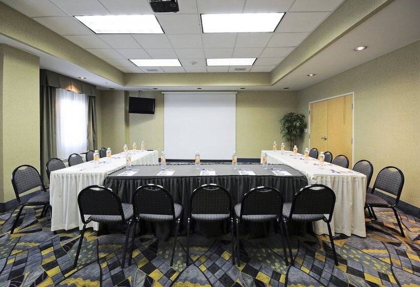 فندق Holiday Inn Express & Suites Toluca Zona Aeropuerto, An Ihg