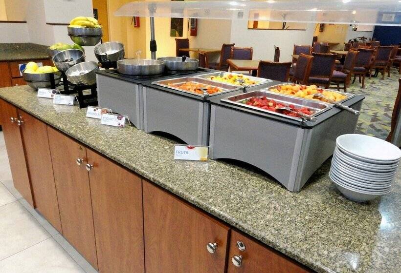 فندق Holiday Inn Express & Suites Toluca Zona Aeropuerto, An Ihg