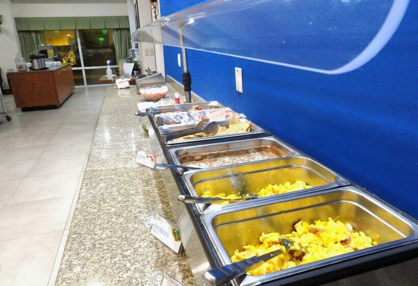 فندق Holiday Inn Express & Suites Toluca Zona Aeropuerto, An Ihg