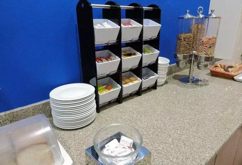 Hotel Holiday Inn Express & Suites Toluca Zona Aeropuerto, An Ihg