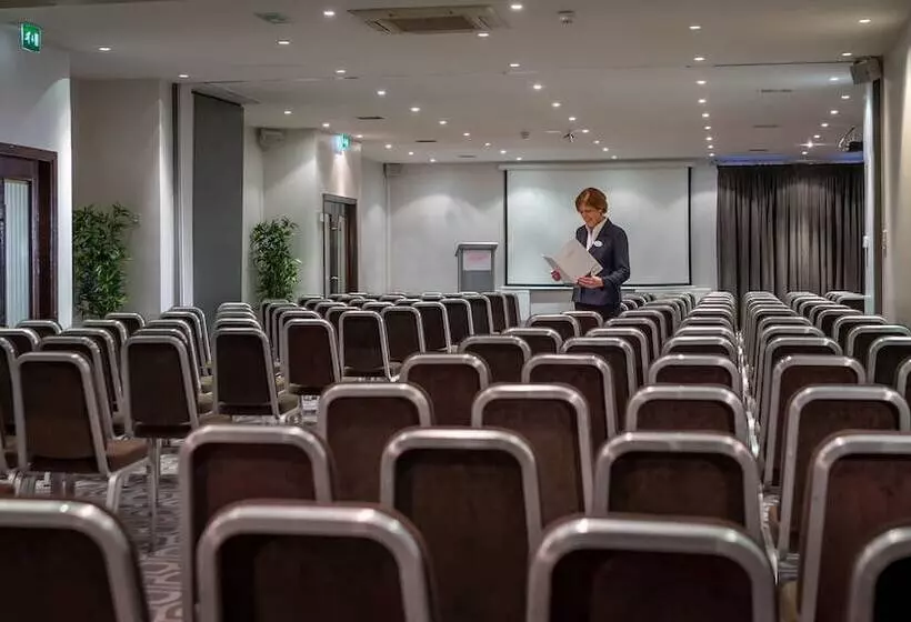 Maldron Hotel Dublin Airport