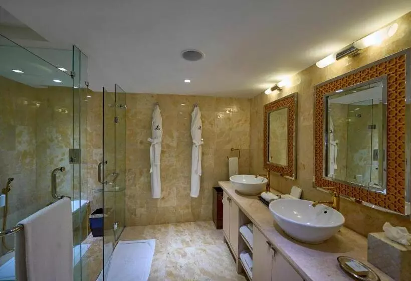 בית מלון כפרי The Leela Kovalam, A Raviz