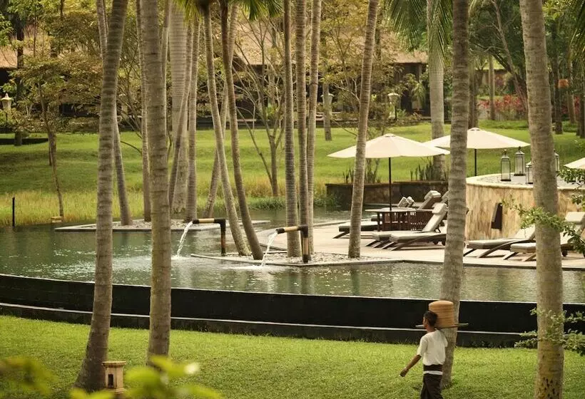 ホテル The Ubud Village Resort & Spa