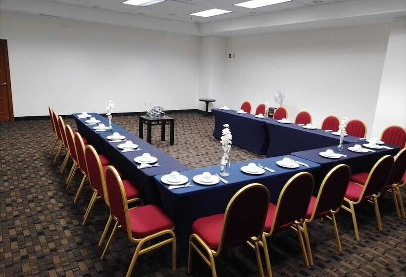 هتل Wyndham Garden Torreon Tecnologico