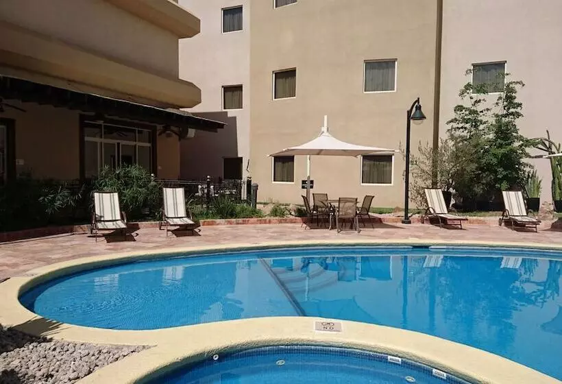 هتل Wyndham Garden Torreon Tecnologico