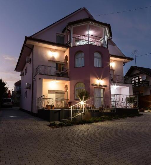 مبيت وإفطار Villa Lotus