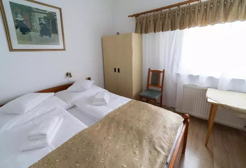 Aamiaismajoitus (B&B) Villa Lotus