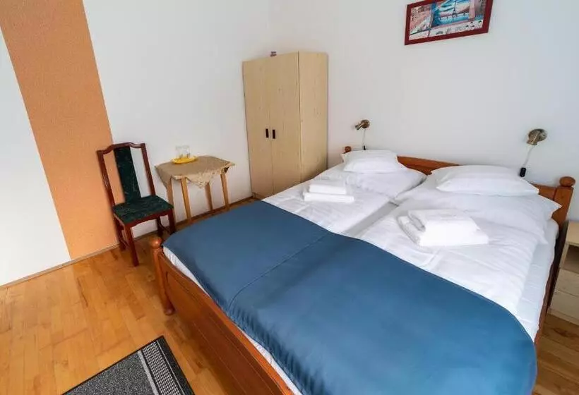 Aamiaismajoitus (B&B) Villa Lotus