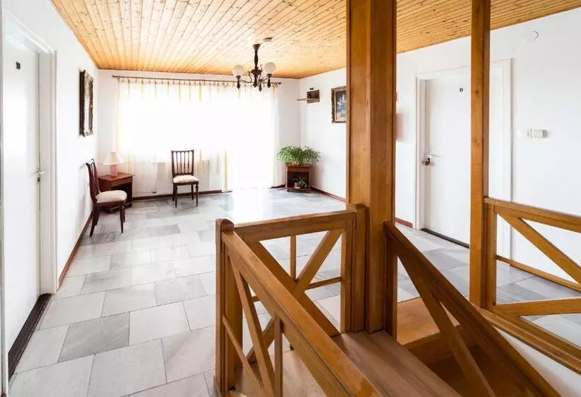 Aamiaismajoitus (B&B) Villa Lotus