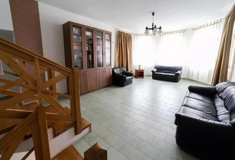 Aamiaismajoitus (B&B) Villa Lotus