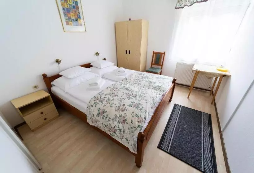 Aamiaismajoitus (B&B) Villa Lotus