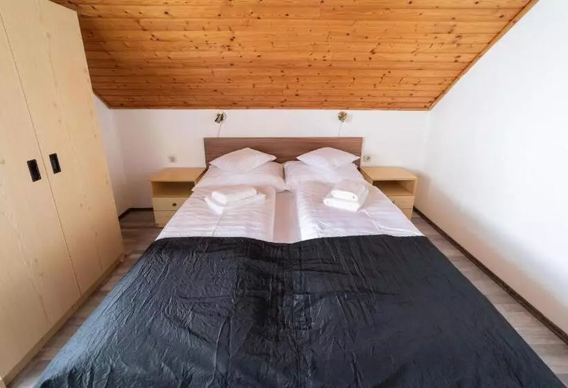 Aamiaismajoitus (B&B) Villa Lotus