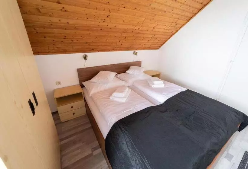 Aamiaismajoitus (B&B) Villa Lotus