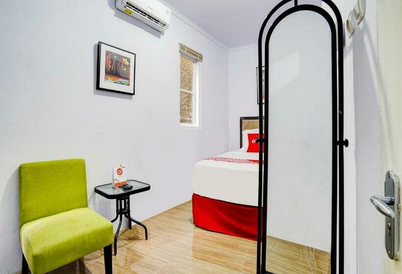 호텔 Oyo 90237 Ar 20 Guest House Syariah