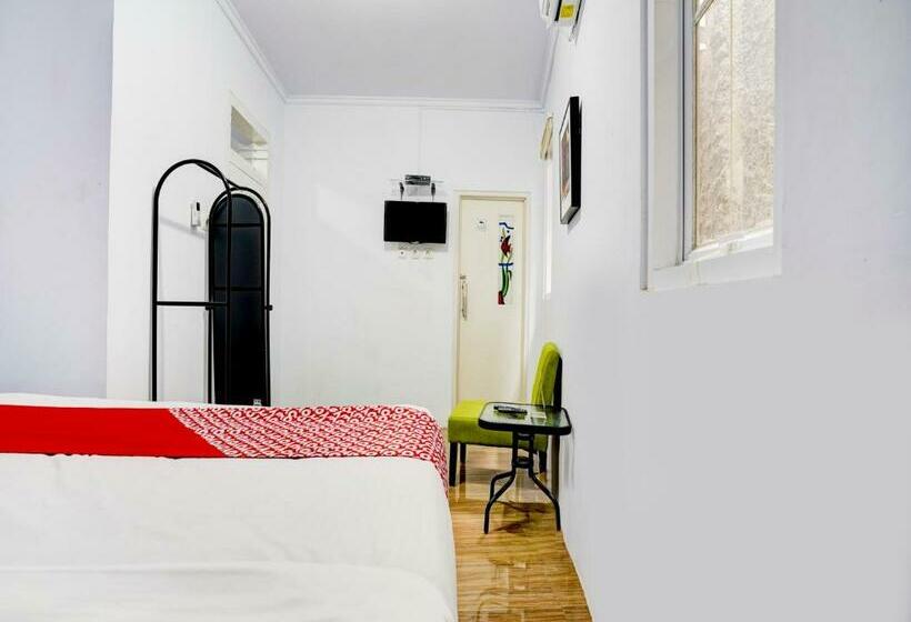 호텔 Oyo 90237 Ar 20 Guest House Syariah