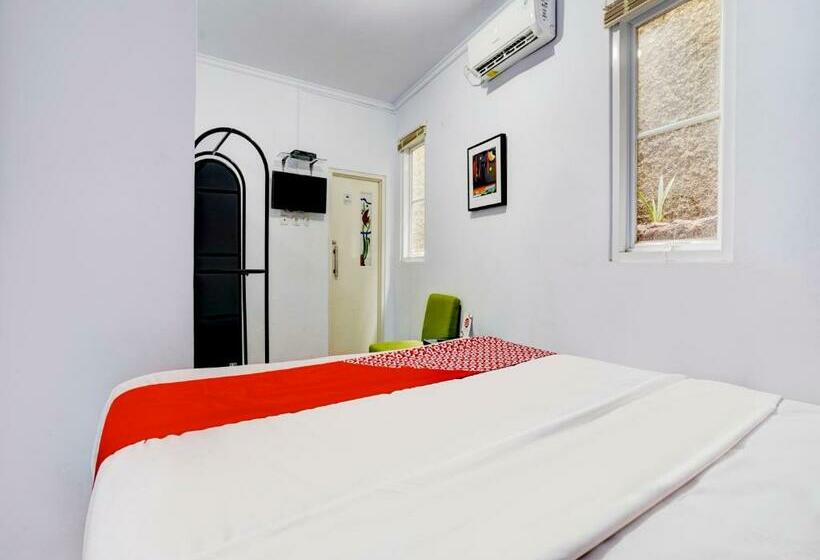 호텔 Oyo 90237 Ar 20 Guest House Syariah
