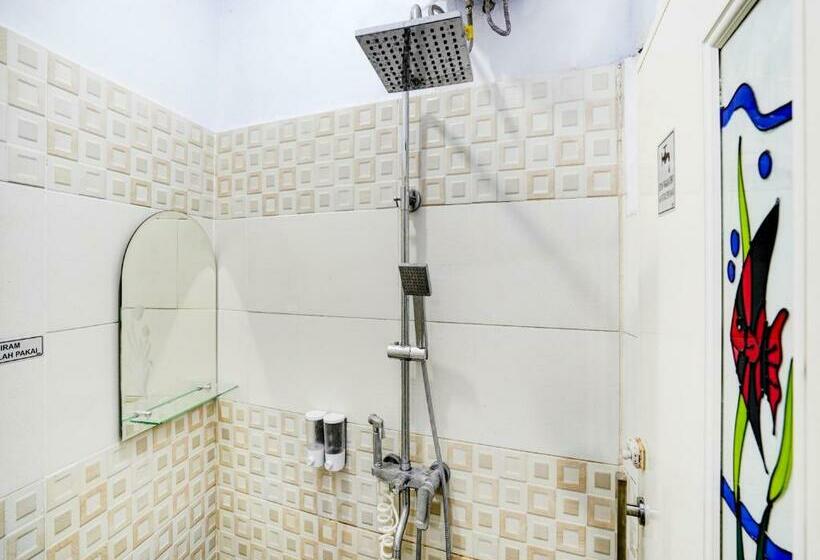 호텔 Oyo 90237 Ar 20 Guest House Syariah