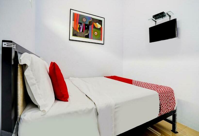 호텔 Oyo 90237 Ar 20 Guest House Syariah