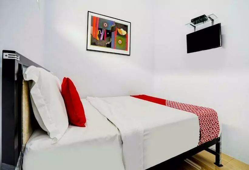 Hotelli Oyo 90237 Ar 20 Guest House Syariah