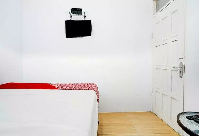 Hotelli Oyo 90237 Ar 20 Guest House Syariah