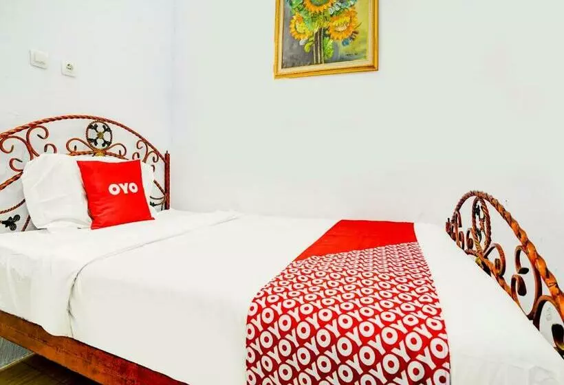 Hotelli Oyo 90237 Ar 20 Guest House Syariah