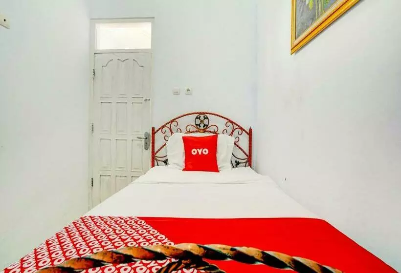 Hotelli Oyo 90237 Ar 20 Guest House Syariah