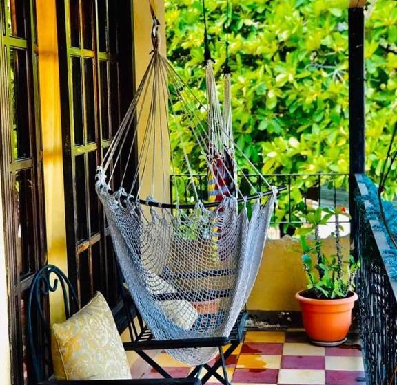 تختخواب و صبحانه El Almendro