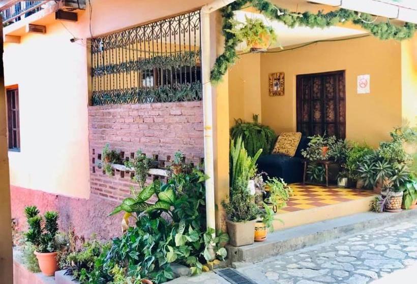 تختخواب و صبحانه El Almendro