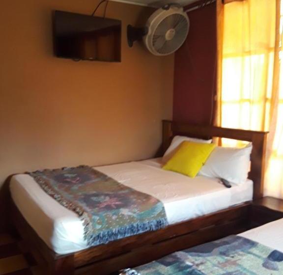 تختخواب و صبحانه El Almendro