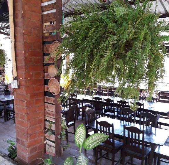 تختخواب و صبحانه El Almendro