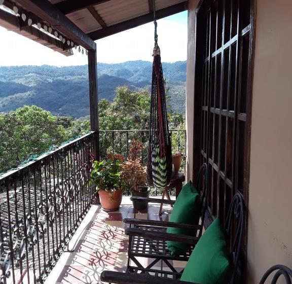 تختخواب و صبحانه El Almendro