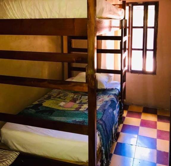 تختخواب و صبحانه El Almendro