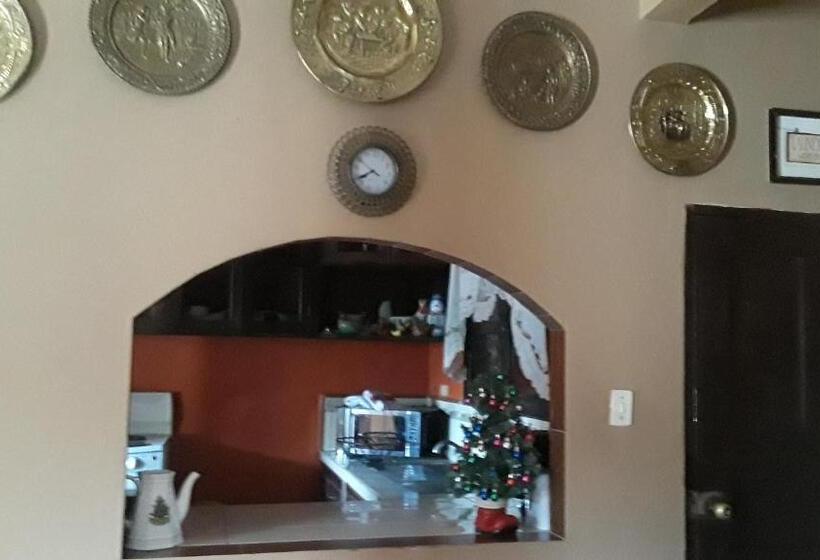 تختخواب و صبحانه El Almendro