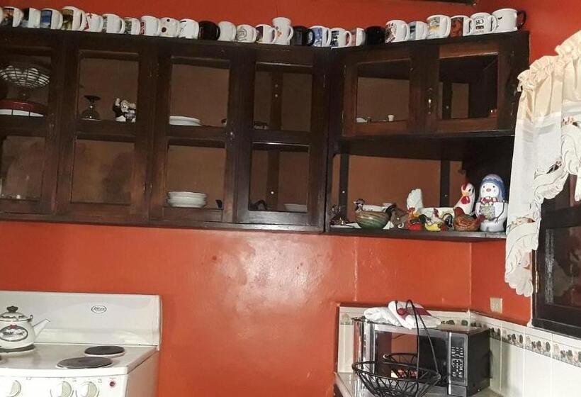 تختخواب و صبحانه El Almendro