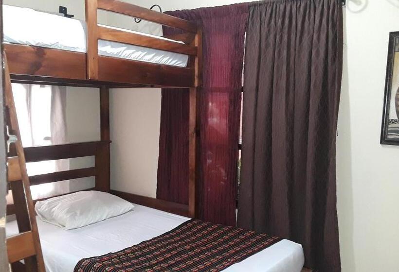 تختخواب و صبحانه El Almendro