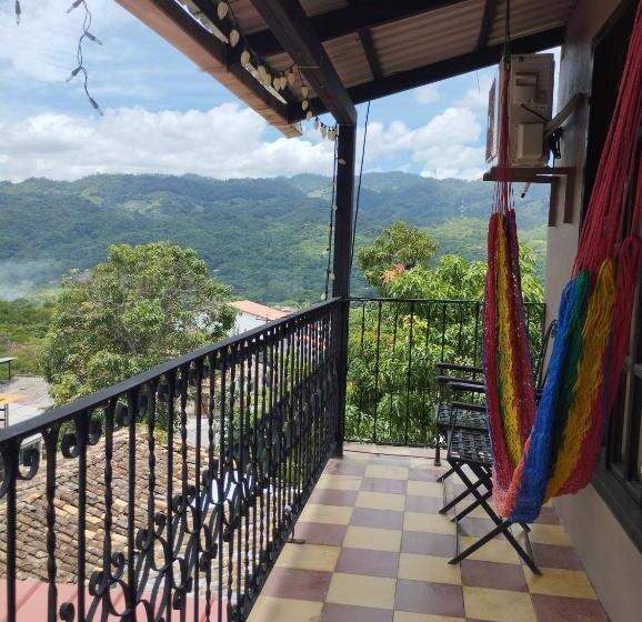 تختخواب و صبحانه El Almendro