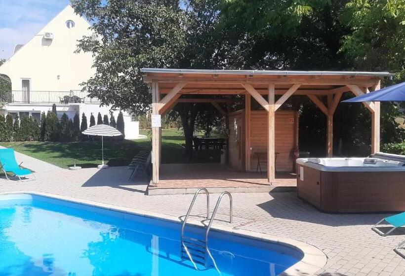 Bed and Breakfast Zöldház Panzió