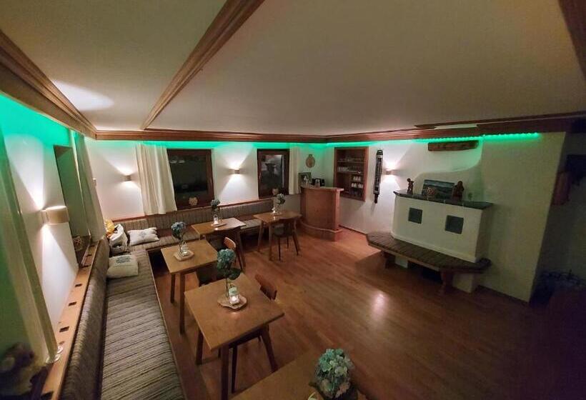 تختخواب و صبحانه Zum Schneider