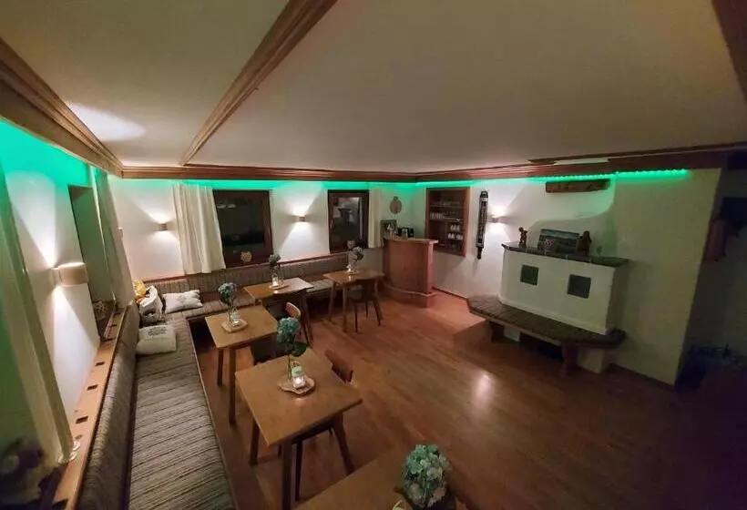 تختخواب و صبحانه Zum Schneider