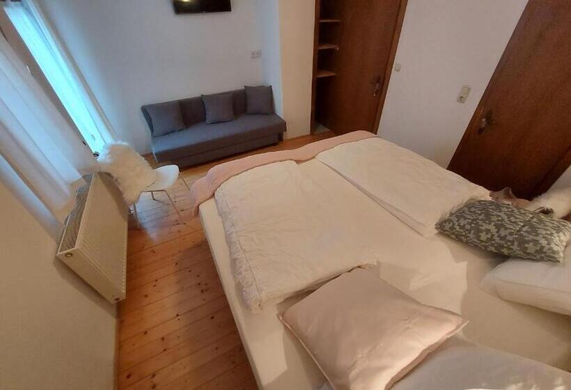 تختخواب و صبحانه Zum Schneider